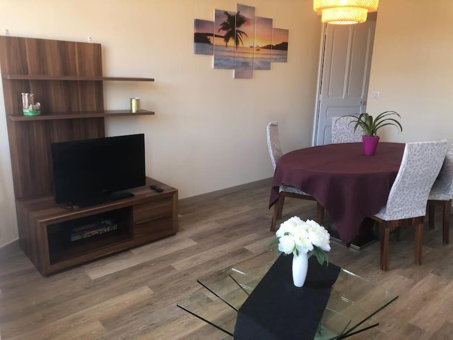 Laurier Blanc Apartment *